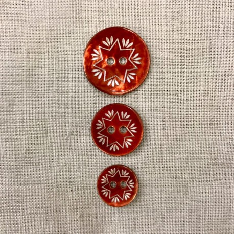 Enamelled and Engraved Mother of Pearl Button Winter Star, Col. Cherry