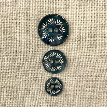 Enamelled and Engraved Mother of Pearl Button Winter Star, Col. Pine