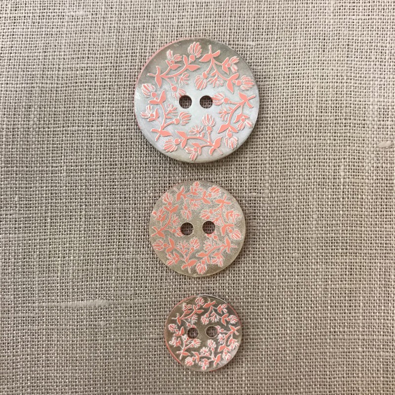 Boutons anciens - Parurier - Galalithe Sculptée - 39 mm - Vintage