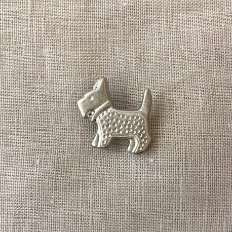 Scott The Dog Button, col. Light Silver