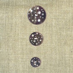 Engraved Bubbles mother-of-pearl button, Cumulus