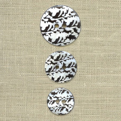 Bouton Nacre gravée Feuillage, col. Carbone