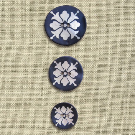 Engraved mother-of-pearl button Bellflower, col. Blue hour