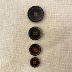 Bouton de Costume en Corne Brune