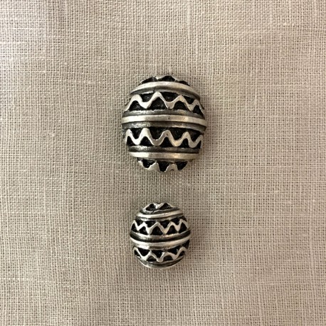 Engraved Metal Button Egg, col. Silver