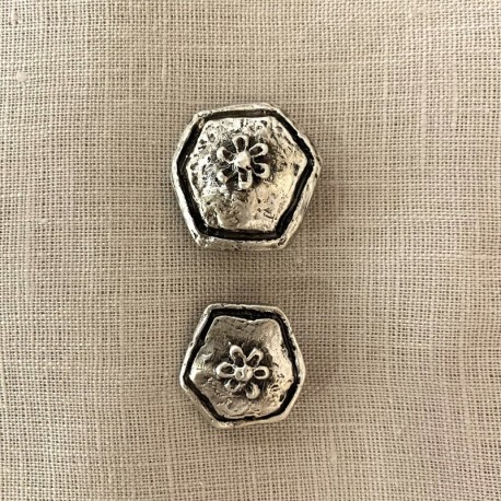 Engraved Metal Button Poetry, col. Silver