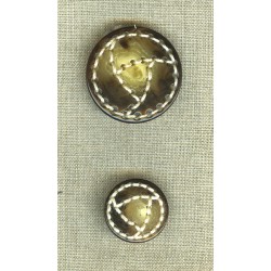Bouton avec piqûres sellier en fil, en polyester jaspé.