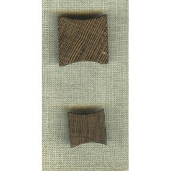 Square button in natural wood. Made in France