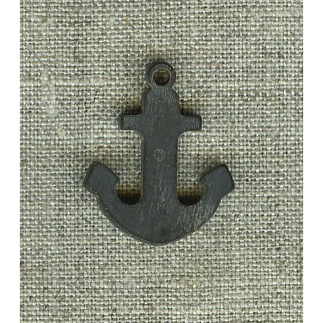Anchor pendant in black horn.