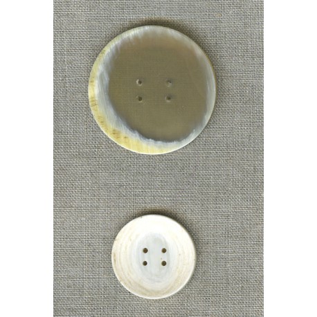 Button in light-coloured horn.