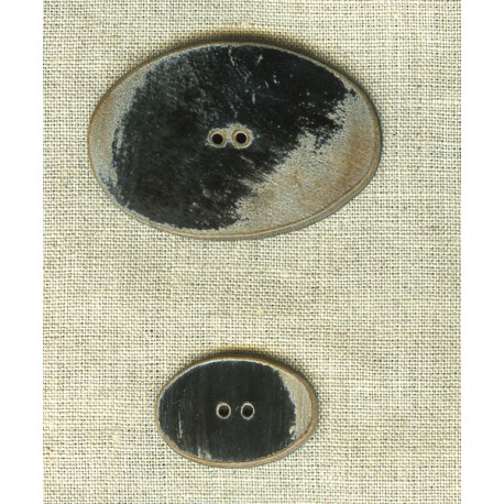 Oval button in burnt black horn.