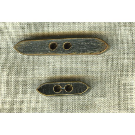 Thick log button in burnt black horn.