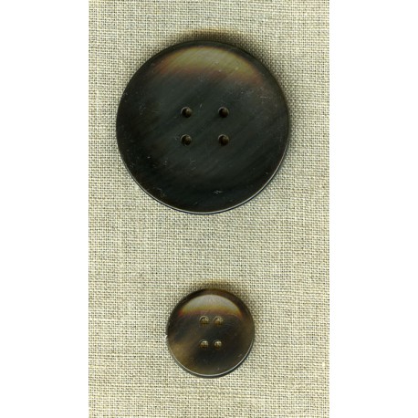 Curved button in black horn.
