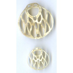 Coccinelle ajourée en corne blonde