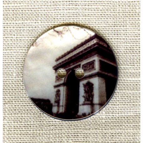 Printed mother-of-pearl button, Paris Arc de Triomphe