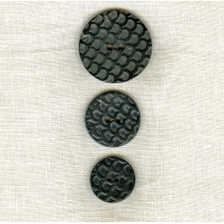 Bouton en Corne Noire Ecailles