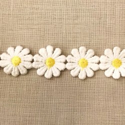 Ruban Guipure Ribambelle de Marguerites Jaunes
