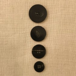 Bouton de Costume en Corne Noire, Palet