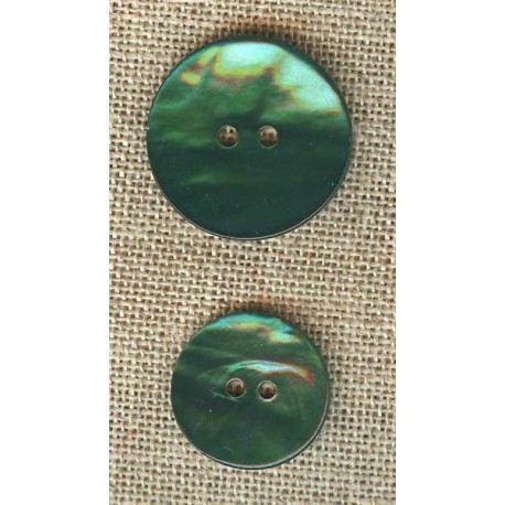 Emerald enamelled mother-of-pearl round button