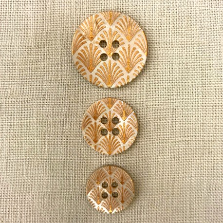 Engraved and Enamelled Mother of Pearl Button Palmyre, col. Naturel/ Amber Gold